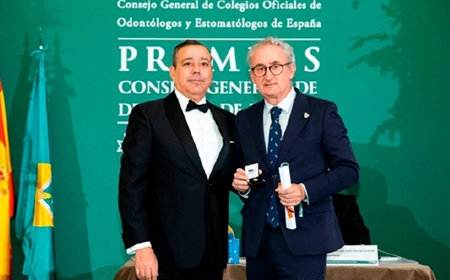 El Dr. Tomás Cobo, miembro de honor de la Organización Colegial de Dentistas de España