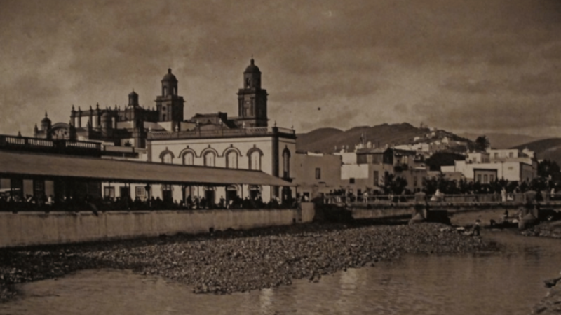 mercado_junto_al_barranco_de_guiniguada_1893._el_coleccionista_de_instantes_fotografia_video