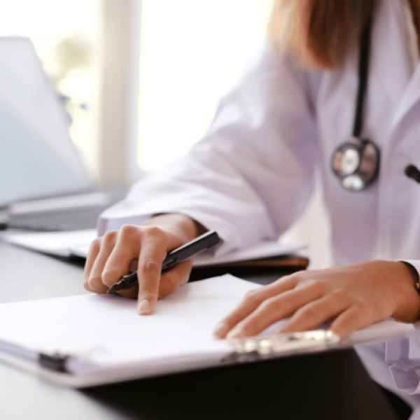 doctora_en_escritorio